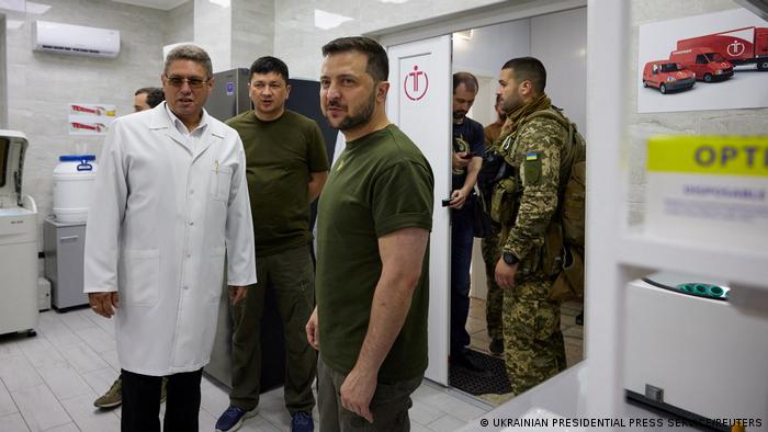 Der ukrainische Präsident Selenskyj besucht Mykolajiw