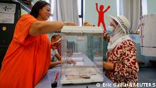 19.06.2022
A woman casts her ballot in the second round of the French parliamentary elections at a polling station in Marseille, France, June 19, 2022. REUTERS/Eric Gaillard 