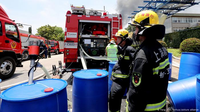 500多名消防人员参加了救火行动。