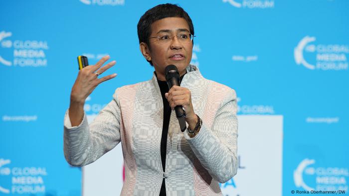 Maria Ressa in a while blazer during her keynote speech