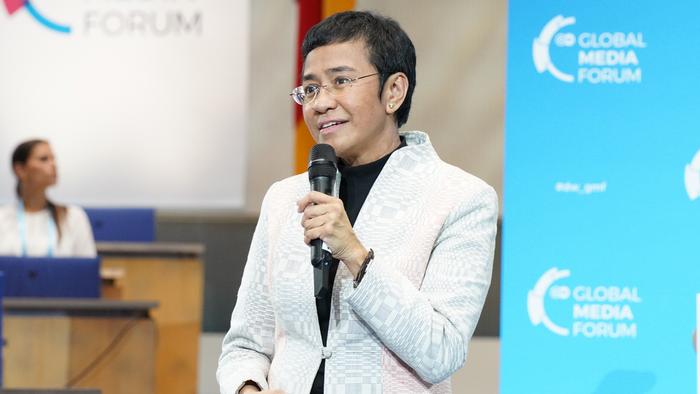 María Ressa in GMF: „Im Kampf um die Wahrheit, im Kampf um Fakten werden Journalisten zu Aktivisten“. María Ressa in GMF: „Im Kampf um die Wahrheit, im Kampf um Fakten werden Journalisten zu Aktivisten“.