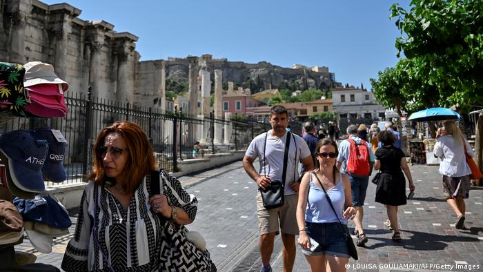 W Grecji od 1 czerwca zniesiono obowiązek noszenia maseczek ochronnych