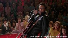 Austin Butler (v) als Elvis in einer Szene des Films Elivs Ein neues Zeitalter (undatierte Filmszene). Der Film kommt am 23.06.2022 in die deutschen Kinos. (zu dpa-Kinostarts) +++ dpa-Bildfunk +++