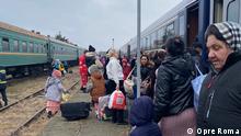Roma refugees on a train station in Bucharest, Romania.
Foto: Opre Roma
