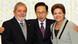 Südkoreas Präsident Lee Myung-bak umarmt Brasiliens Präsident Luiz Inácio Lula da Silva und dessen Nachfolgerin Dilma Rousseff (Foto: ap) Südkoreas Präsident Lee Myung-bak umarmt Brasiliens Präsident Luiz Inácio Lula da Silva und dessen Nachfolgerin Dilma Rousseff (Foto: ap)