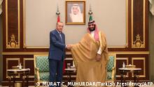 This handout photo released by the Turkish presidential press service on April 28, 2022 shows Turkish President Tayyip Erdogan (L) shaking hands with Saudi Crown Prince Mohammed bin Salman (R) during a meeting in Saudi Arabia's Red Sea coastal city of Jeddah. (Photo by Murat CETIN MUHURDAR / TURKISH PRESIDENTIAL PRESS SERVICE / AFP) / RESTRICTED TO EDITORIAL USE - MANDATORY CREDIT AFP PHOTO / TURKISH PRESIDENTIAL PRESS SERVICE NO MARKETING NO ADVERTISING CAMPAIGNS - DISTRIBUTED AS A SERVICE TO CLIENTS