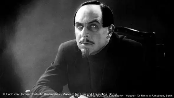 Rudolf Klein-Rogge in einer Szene aus Fritz Langs Film Spione (Copyright: Horst von Harbou: Deutsche Kinemathek – Museum für Film und Fernsehen, Berlin)