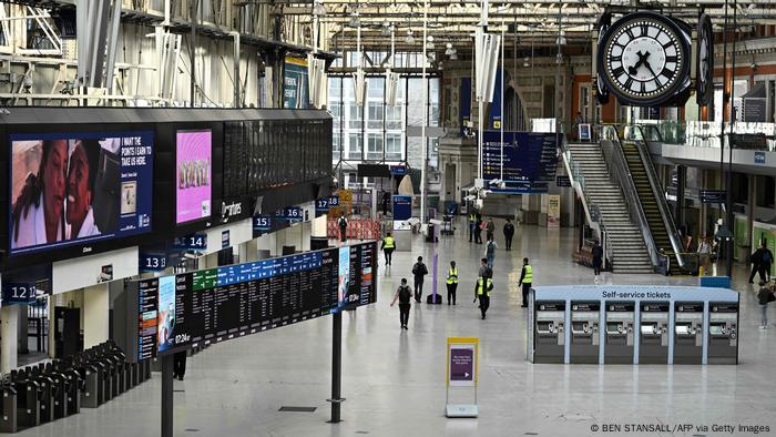 Großbritannien größter Bahnstreik seit 30 Jahren Großbritannien größter Bahnstreik seit 30 Jahren
