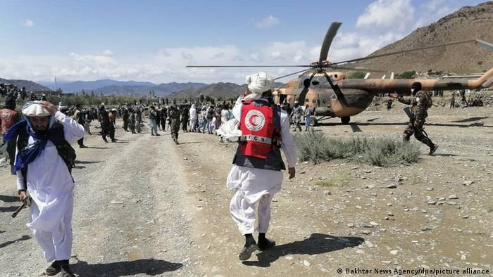 Equipes de socorro se deslocaram de helicóptero para área atingida pelo terremoto