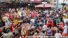 Das Partyvolk vergnügt sich im 'Bierkönig' der In-Discothek in Arenal auf Mallorca, Themenfoto: Urlaub, Mittelmeer, Mallorca, Playa de Palma, - Foto: Augst/Eibner-Pressefoto
16.05.2022