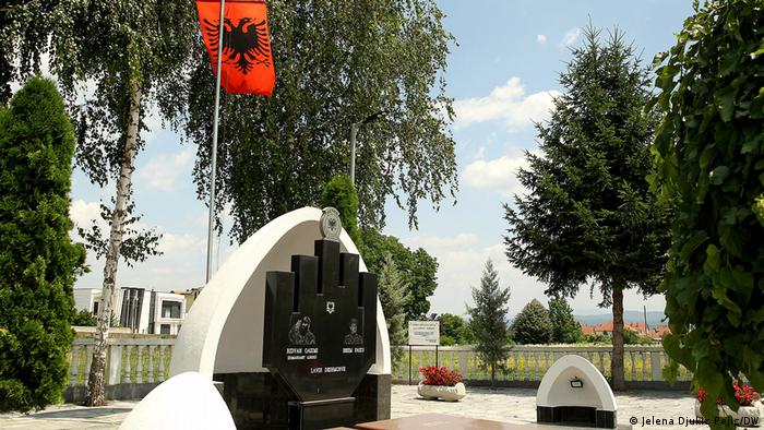 Spomenik Ridvanu Ćazimiju, „Komandantu Lešiju“