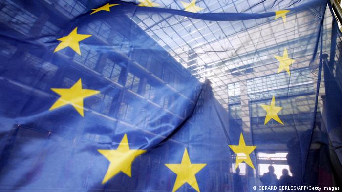 Brüssel Europäische Flaggen am EU-Hauptsitz 
