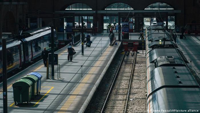 Huelga de trenes causa trastornos en Reino Unido | Europa al día | DW | 13.08.2022
