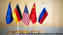v.l. Flagge Europa, Deutschland, USA, United States of America, Vereinigte Staaten, China, Volksrepublik, Russlans, russische Foederation,