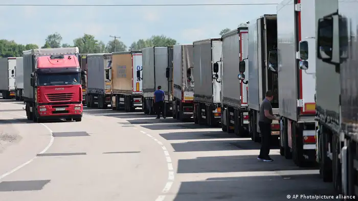 经由立陶宛前往加里宁格勒的公路运输同样也受到限制。