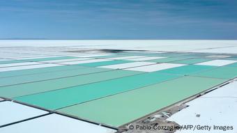 Inmensas piscinas de evaporación para extraer el litio, Uyuni (Bolivia)