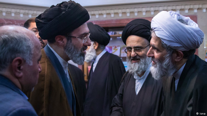 حسین طائب از نزدیکان و معتمدان بیت رهبری محسوب می‌شود و رابطه نزدیکی با علی خامنه‌ای و پسرش مجتبی دارد