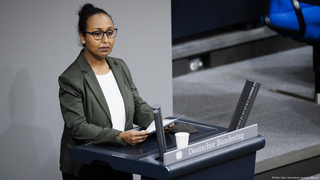 Awet Tesfaiesus lors d'un discours au Bundestag Awet Tesfaiesus lors d'un discours au Bundestag