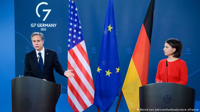 Szefowa dyplomacji Niemiec Annalena Baerbock i sekretarz stanu USA Antony Blinken na spotkaniu w Berlinie 