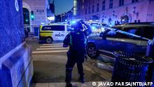 Police secure the area after a shooting in Oslo on June 25, 2022. - Two people were killed and several others seriously wounded in a shooting in central Oslo, Norwegian police said on June 25. (Photo by Javad PARSA / NTB / AFP) / Norway OUT