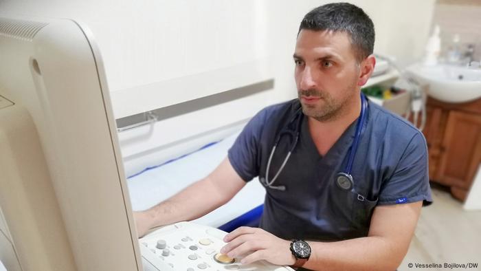 Д-р Илия Янев е кардиолог в Пловдив.