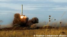 Russland | Militärfahrzeug mit Iskander-M Rakete