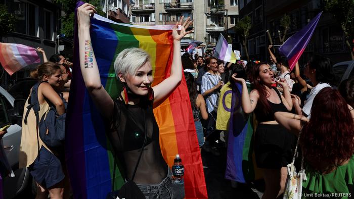Türkei Die türkische LGBT+-Community versammelt sich zu einer Pride-Parade in Istanbul