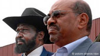 Sudans Präsident Omar al Bashir (re.) und Vizepräsident Salva Kiir Mayardit (li.), Südsudan, vor einem Jahr (Foto: dpa)