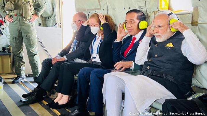 U helikopteru na letu za Elmau: indonežanski predsednik i indijski premijer (desno)