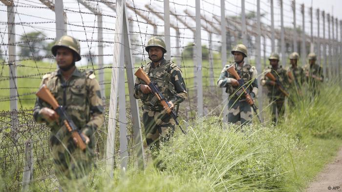 Soldados indios en la frontera con Pakistán.