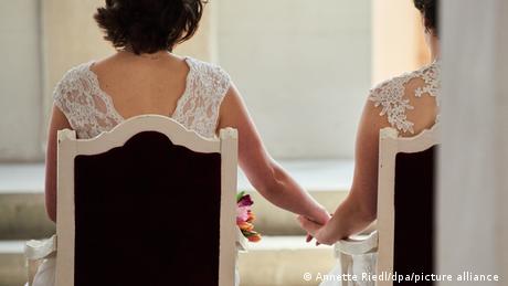 Словения стана първата източноевропейска държава която легализира еднополовите бракове Консерваторите