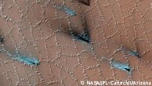 NASA capta con gran detalle extraños polígonos que se agrietan en la superficie de Marte