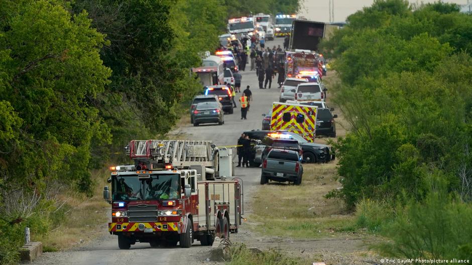 聖安東尼奧市消防局長表示，這些遇難者是因為悶熱而死。