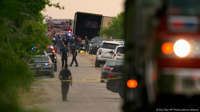 Caminhão foi encontrado nos arredores de San Antonio, numa área remota na beira de uma estrada próxima à Rodovia I-35, que se estende até a fronteira com o México