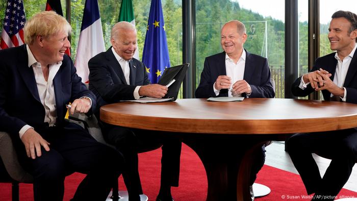 Le Premier ministre britannique Boris Johnson, le président américain Joe Biden, le chancelier allemand Olaf Scholz et le président français Emmanuel Macron