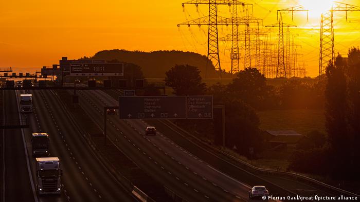 Deutschland Symbolbild Energie | Sonnenaufgang bei Frankfurt am Main