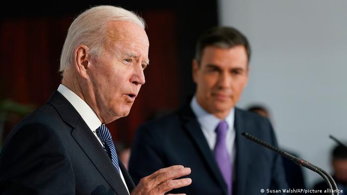 US President Joe Biden (l) and Spanish Prime Minister Pedro Sanchez (r) address reporters during a joint press conference at the NATO summit in Madrid
