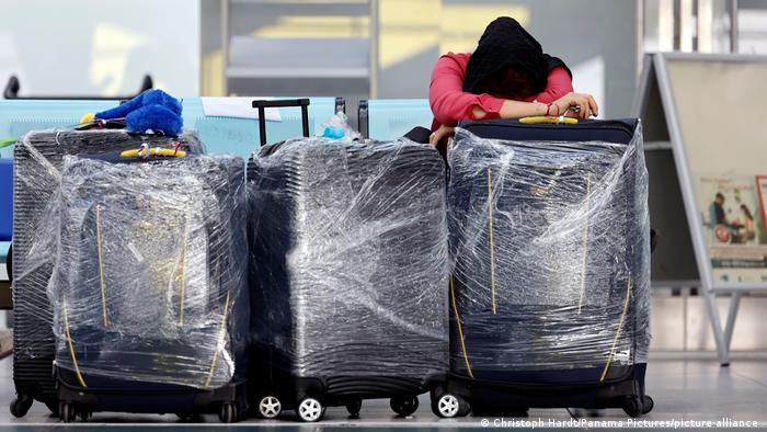 Deutschland Flughafen Köln-Bonn Chaos Personal Wartezeiten