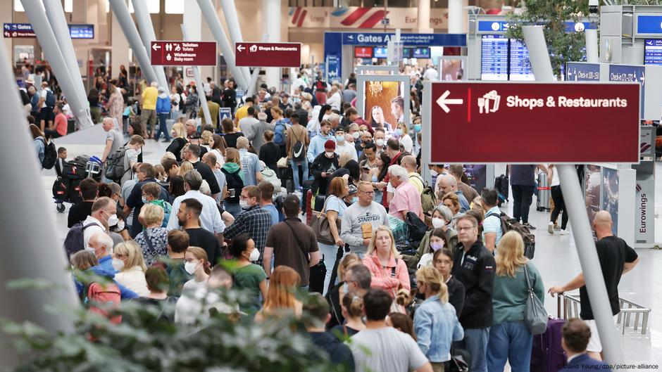 Germany launches airport staff hiring in Turkey | DW | 30.06.2022