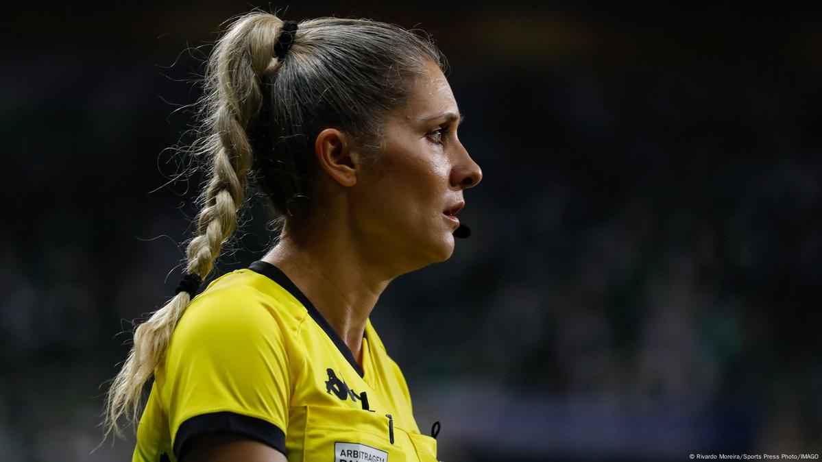 Quem é Neuza Back, árbitra brasileira que fará parte do 1º trio feminino na  Copa