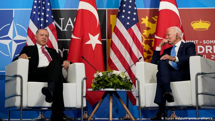 Реджеп Тайип Ердоган и Джо Байдън по време на срещата на НАТО в Мадрид