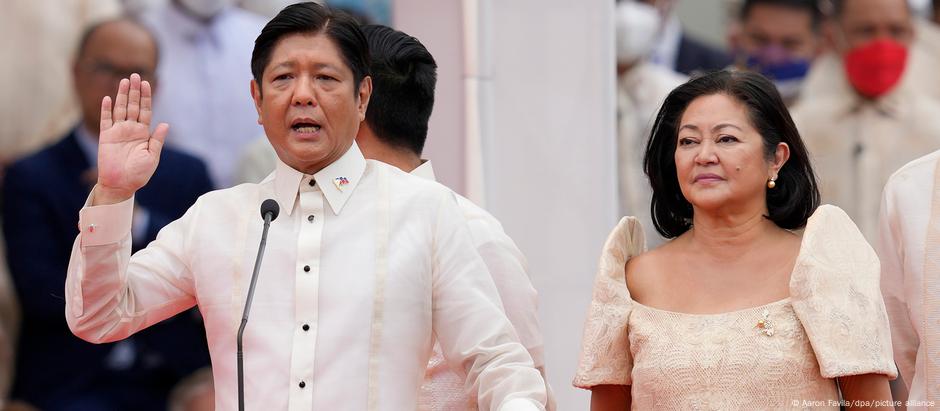 Ferdinand Marcos Jr. e esposa Maria Louise em cerimônia de posse presidencial