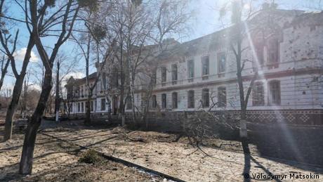 Una escuela histórica destruida.