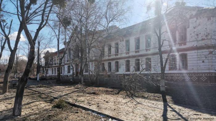 Una escuela histórica destruida.