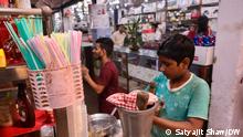 Пластиковые соломинки в магазине в Индии