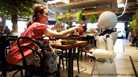 Japan Tokio | Cafe: Roboter statt Kellner von Menschen mit Behinderung gesteuert