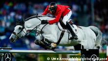 Springreiter Christian Kukuk auf seinem Pferd Mumbai beim Überspringen eines Hindernisses im Nationenpreis beim CHIO Aachen 2022