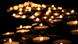 Foto de candelas encendidas en símbolo de luto en una imagen de archivo. Foto de candelas encendidas en símbolo de luto en una imagen de archivo.