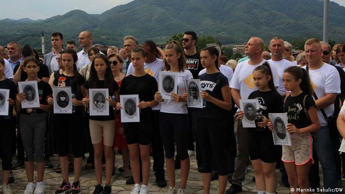 Bosnien und Herzegowina I Bosnische Serben gedenken ihrer Kriegsopfer 