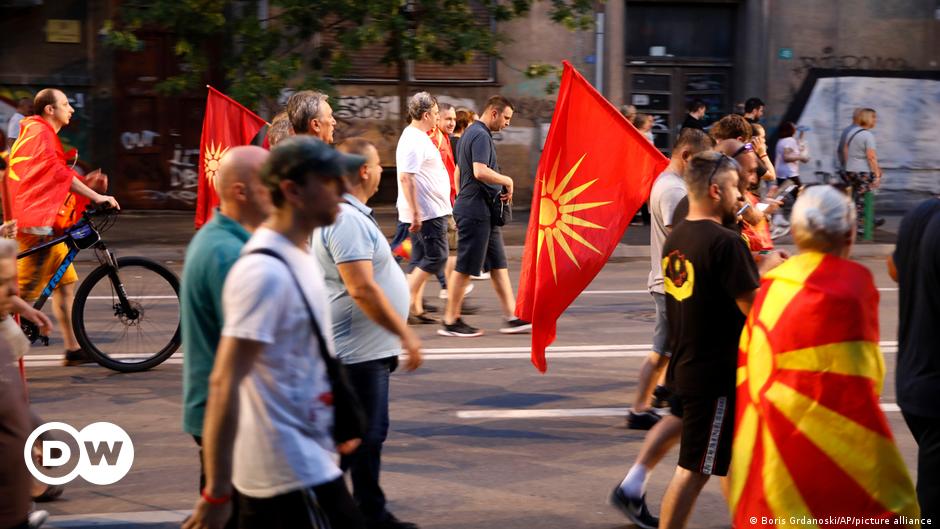 North Macedonia: Nationalist protesters reject French EU proposal